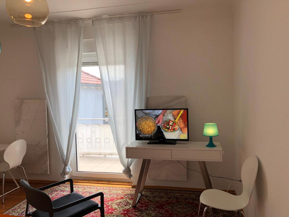 Altstadt Naehe 7 Min Fussweg Ueber Alte Maibruecke Zu Pension Mit Balkon & Garten, Ideal For Long Stay, Relocation Ochsenfurt Exteriör bild