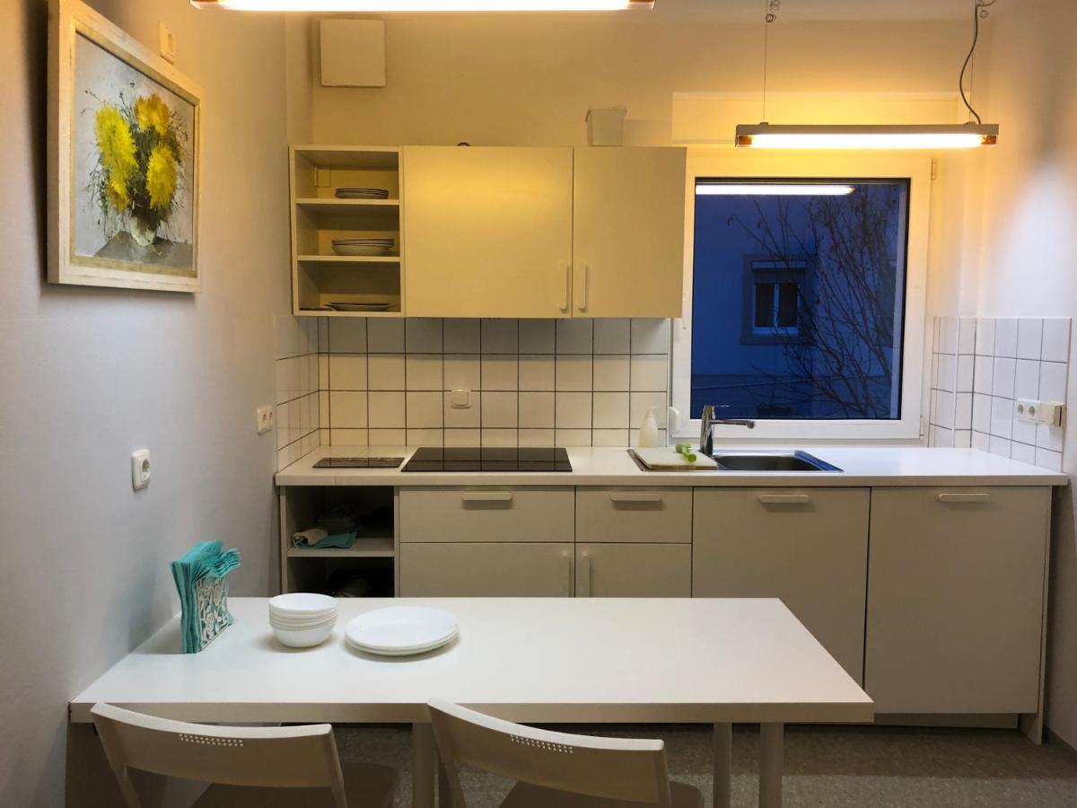 Altstadt Naehe 7 Min Fussweg Ueber Alte Maibruecke Zu Pension Mit Balkon & Garten, Ideal For Long Stay, Relocation Ochsenfurt Exteriör bild