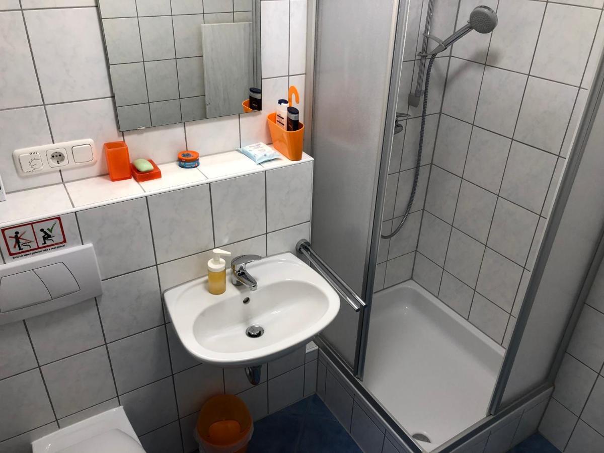Altstadt Naehe 7 Min Fussweg Ueber Alte Maibruecke Zu Pension Mit Balkon & Garten, Ideal For Long Stay, Relocation Ochsenfurt Exteriör bild
